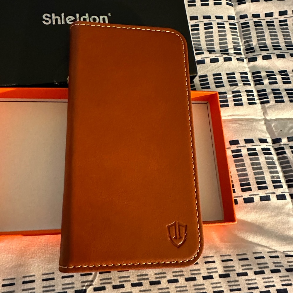 Sheldon case for iPhone 14 max, NWB, RFID blocking, genuine leather